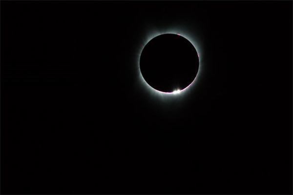 梦见日食:太阳被隐,失财之兆