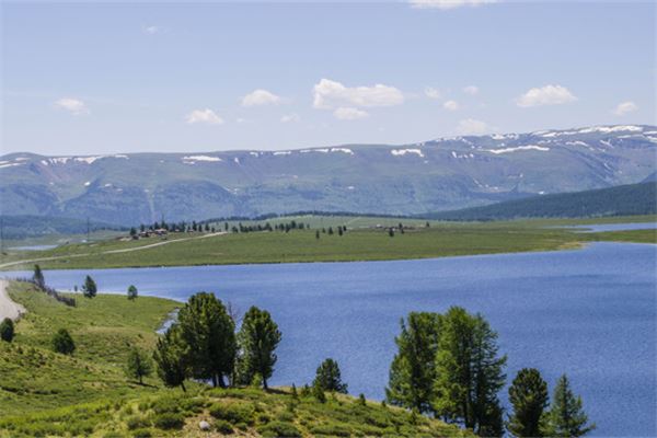 梦见湖泊:水清为吉,水臭为凶