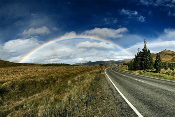 梦见彩虹:红赤吉,黑白凶