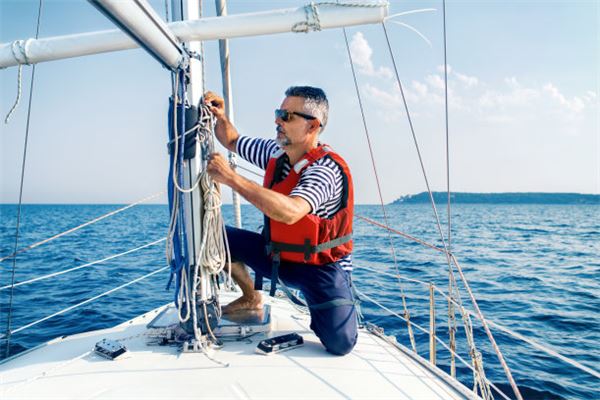 梦见绳索:被绳捆居高位,绳索断主凶恶