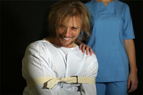 梦见疯子:见疯子,有好运