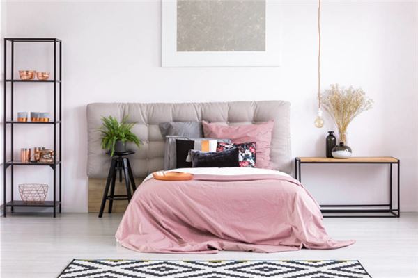 梦见被子:睡红锦被,喜事临身