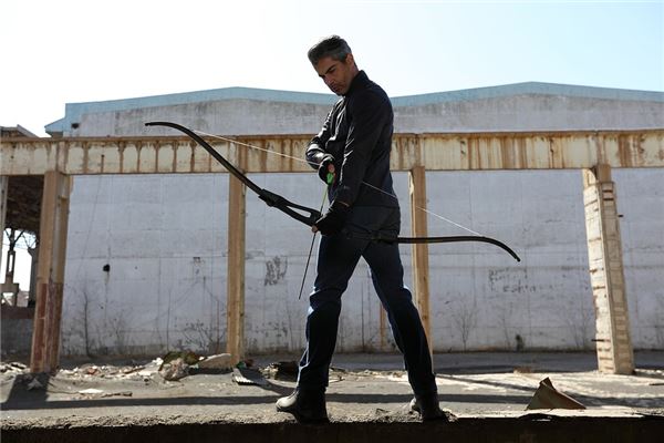 梦见弓箭:弓弩相闻,主有争论