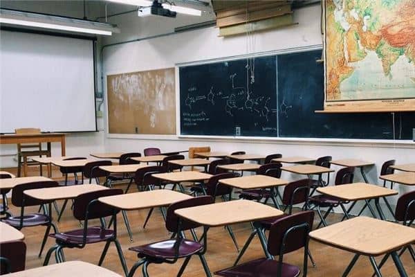 梦见学校:犯人入校,出狱有望