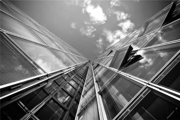 梦见玻璃:砸碎机遇到,安装有好运