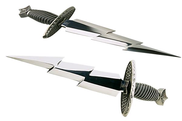 梦见匕首:佩戴匕首,声誉可起