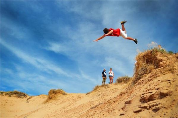 梦见跌落:高处跌落,摆脱压力