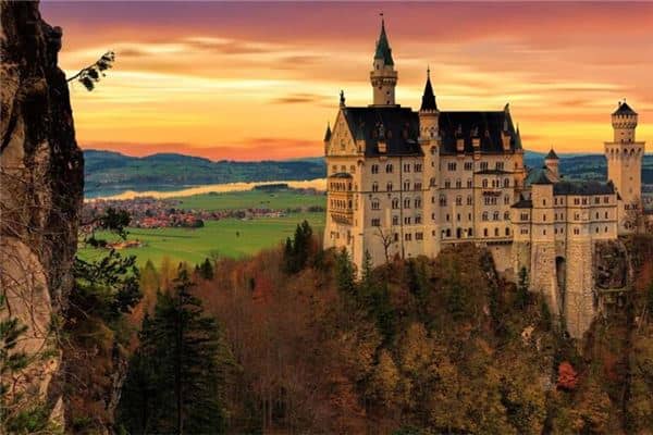 梦见城堡:城毁家有变,堡荒情难控