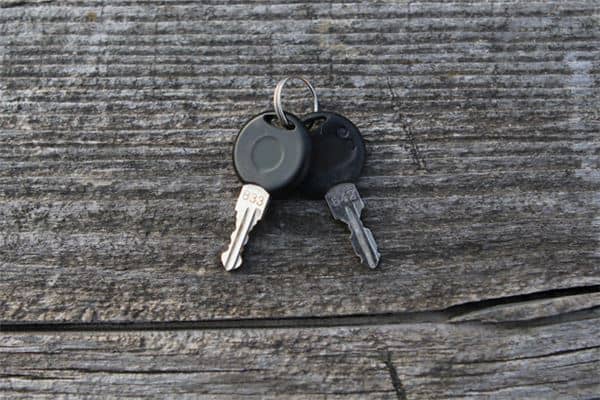 梦见钥匙:钥匙折断要破财,打开钱箱好运到