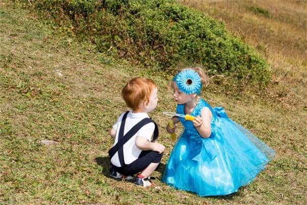 梦见自己捡了一个女童却丢了钱包