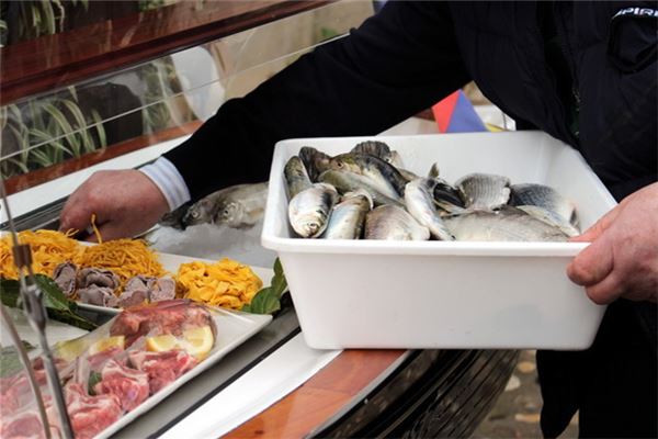 梦见有人送鱼给我,孕妇梦见有人送鱼