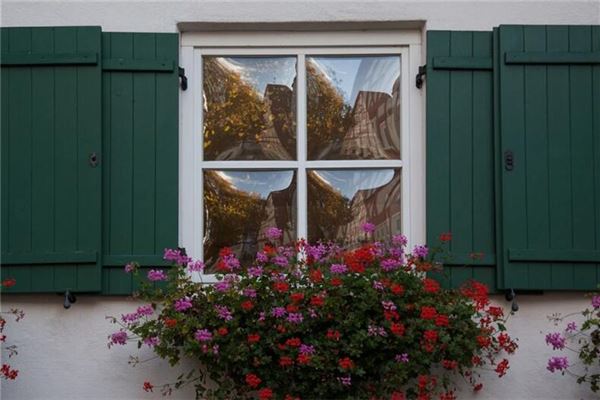 窗户很高是什么意思