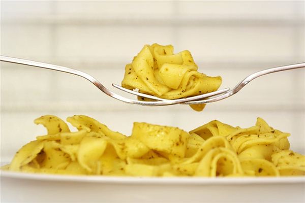 梦见别人吃面条