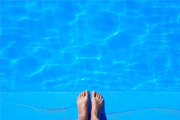 梦见在冰冷的水里走是什么意思