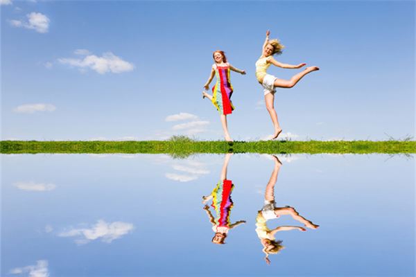 梦见自己是女娲的后人被人抓,朋友帮助逃脱