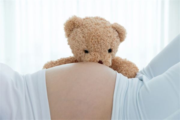 梦见怀孕剖腹产生了男孩,家人很高兴