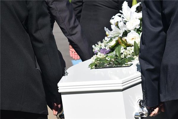 梦见自己抬棺材