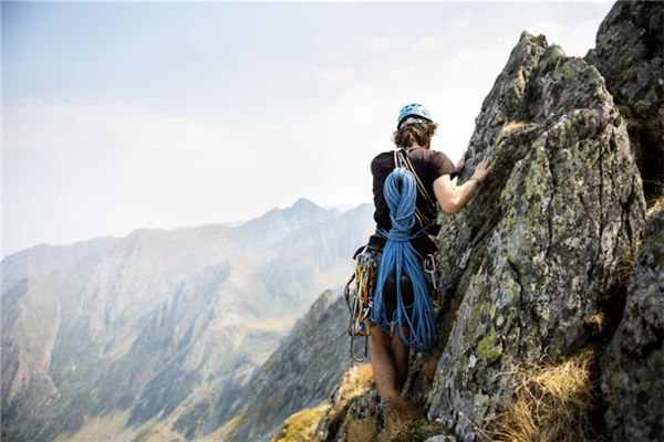 梦见走绳索坠落