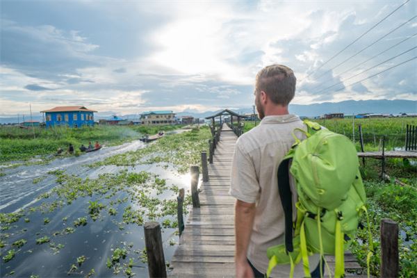 梦见亡父吐血让他去医院,被父亲大骂不孝