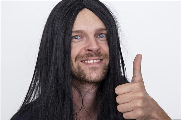 梦见自己装疯卖傻是什么意思