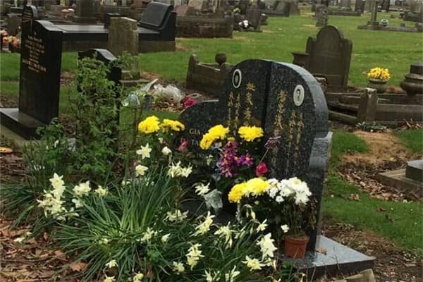 梦到爸爸的坟墓是什么意思