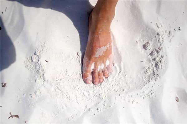 梦到了没穿鞋走路是什么意思