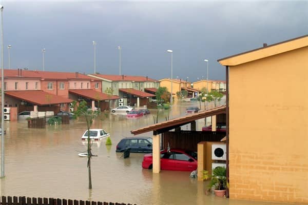 梦到了水淹车是什么意思