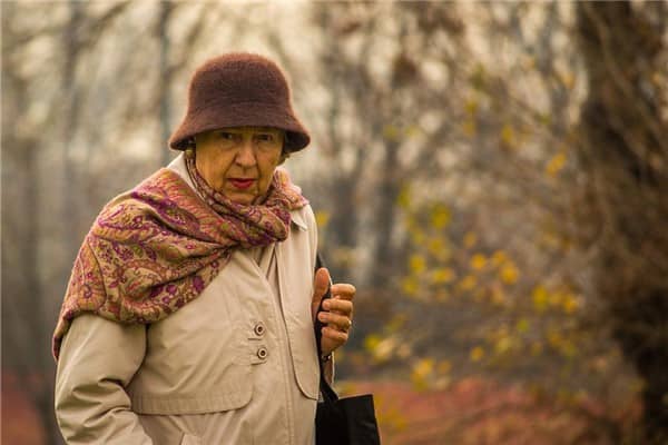 梦到了去世的奶奶哭好不好