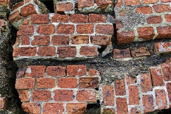 梦见房子墙倒了是什么意思