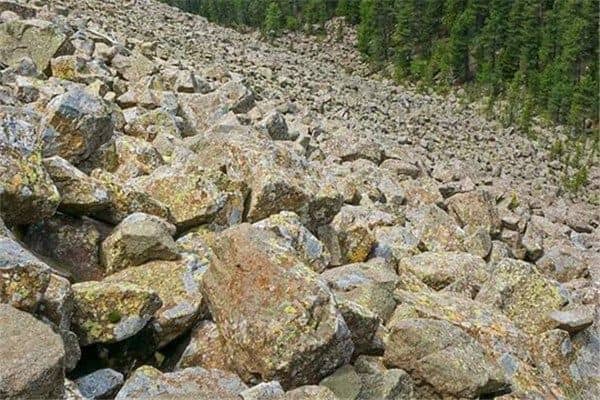 梦到山体落石是什么意思