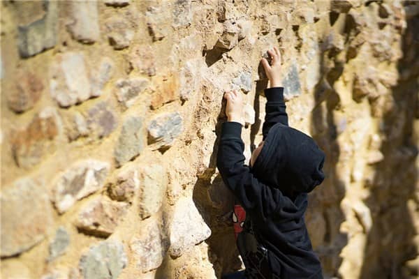 梦到了上墙是什么意思