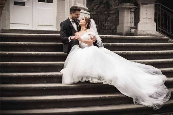 梦到了跟陌生人结婚是什么意思