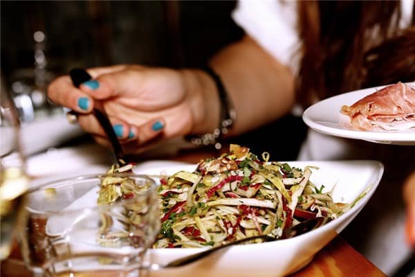 梦到了死人给东西吃是什么意思