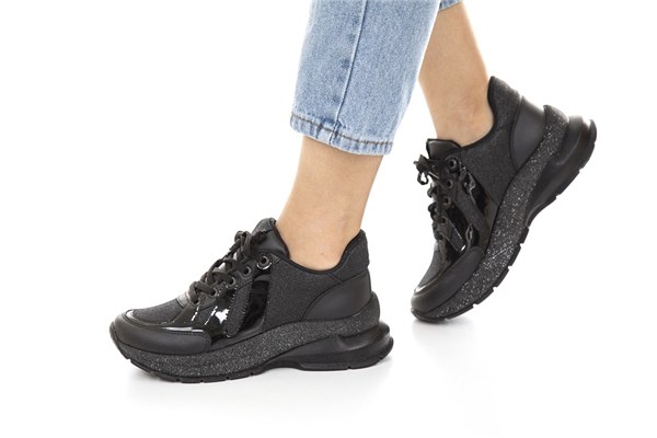 梦到了鞋里有水