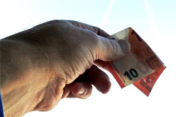 梦到了给爸爸钱是什么意思