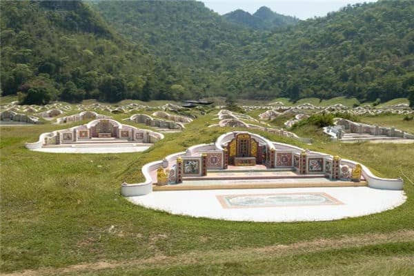 梦见选坟地是什么意思