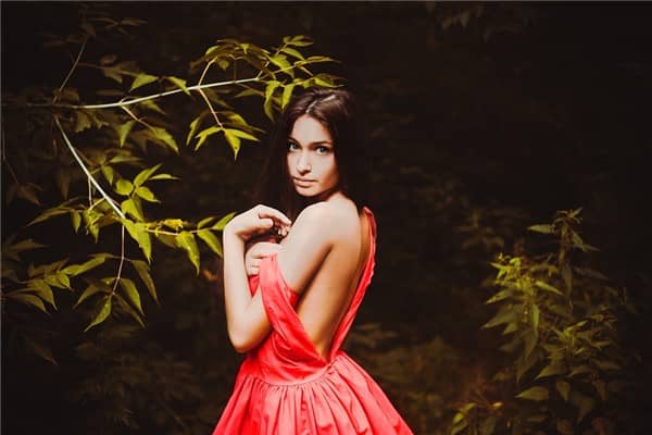 梦见自己脱光衣服是什么意思