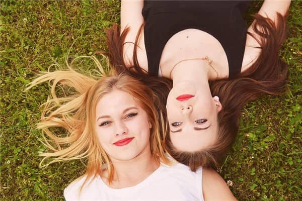 梦到头发变色是什么意思