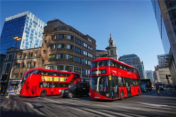 梦到了别人坐车是什么意思