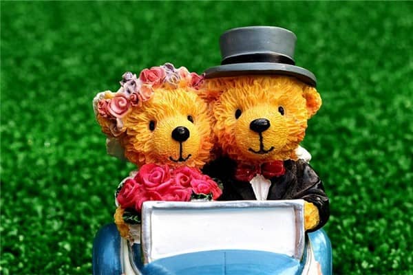 梦见不认识的人结婚是什么意思