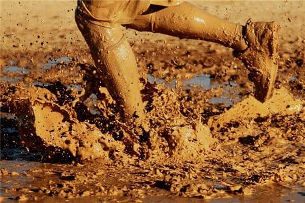 梦到两脚泥是什么意思