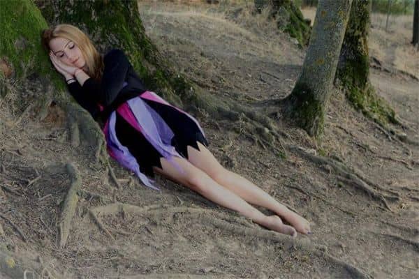 梦到地上睡觉是什么意思