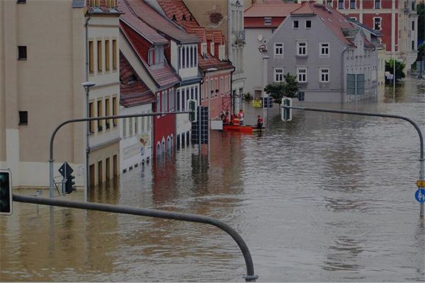 梦到路被水淹是什么意思