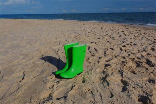 梦见水靴是什么意思