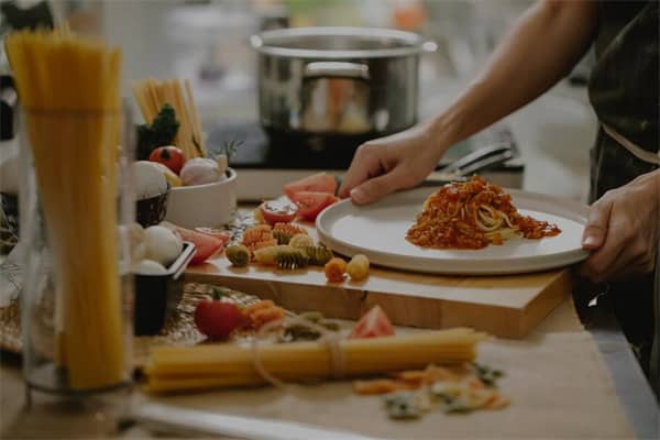 梦到了自己炒菜是什么意思