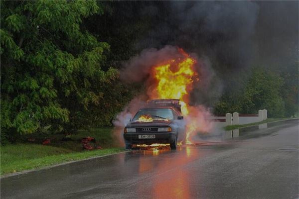 梦见火烧车是什么意思