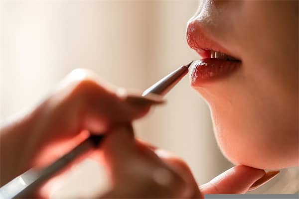 梦见红嘴唇是什么意思