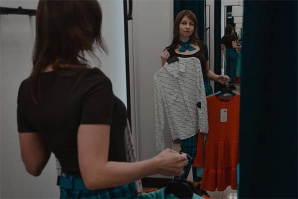 梦到了自己穿衣服是什么意思