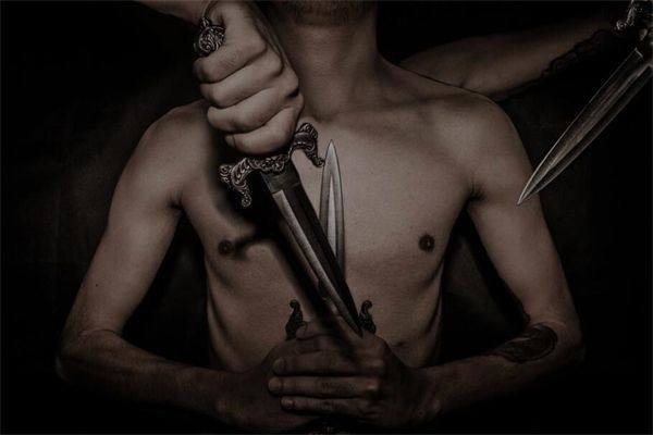 梦见被人捅刀子是什么意思