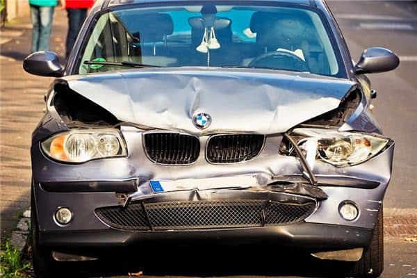 梦见自己开车撞到人